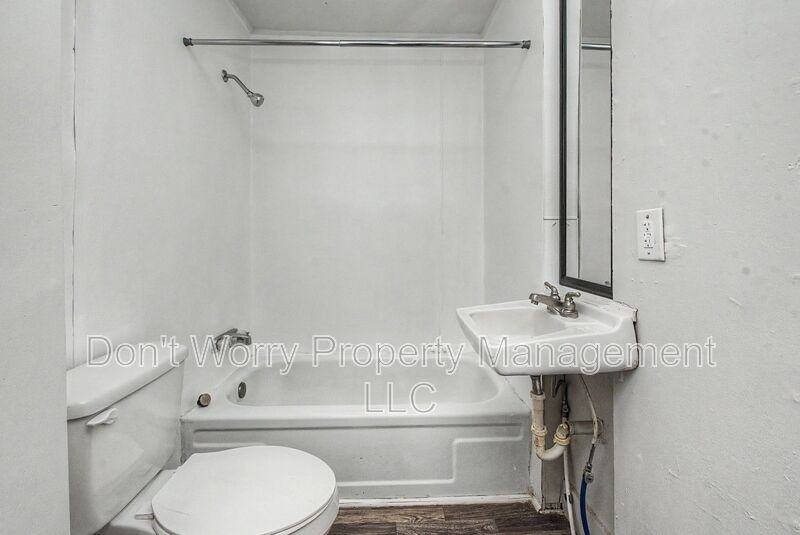404 Carroll St - Photo 5 of 8