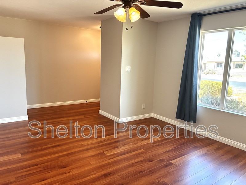 523 E Malibu Dr - Photo 3 of 15