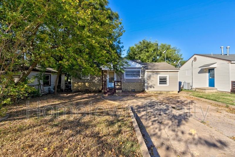 9809 N Mckinley Ave - Photo 2 of 34