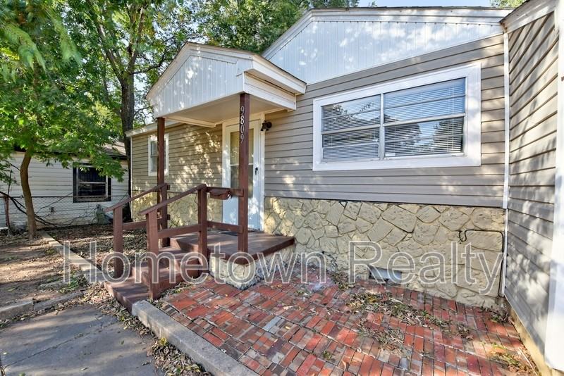 9809 N Mckinley Ave - Photo 4 of 34