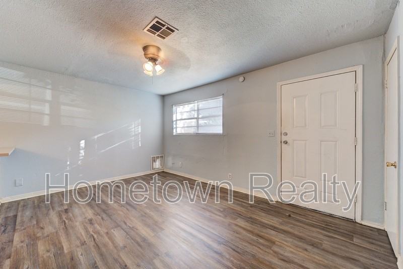 9809 N Mckinley Ave - Photo 6 of 34