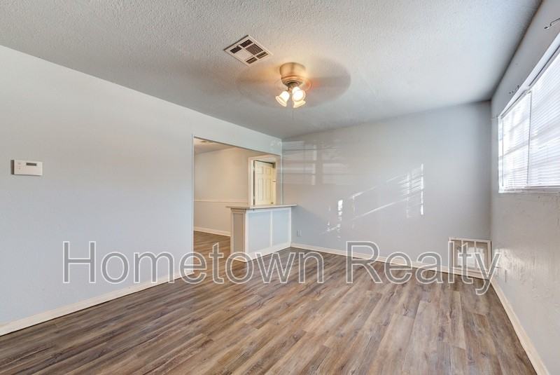 9809 N Mckinley Ave - Photo 7 of 34