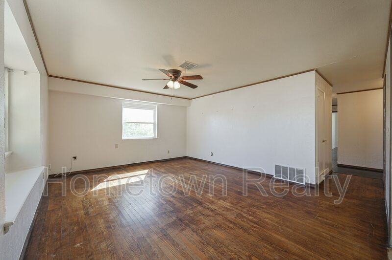 1805 Ne 53rd St - Photo 3 of 25