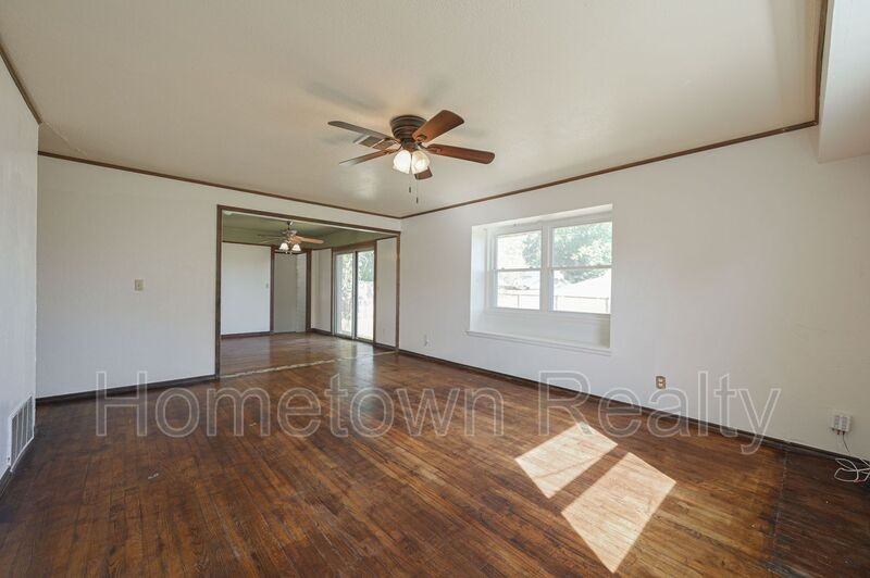 1805 Ne 53rd St - Photo 4 of 25