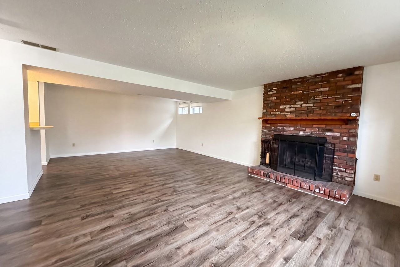 744 Eaglebrooke Dr #NA - Photo 2 of 17