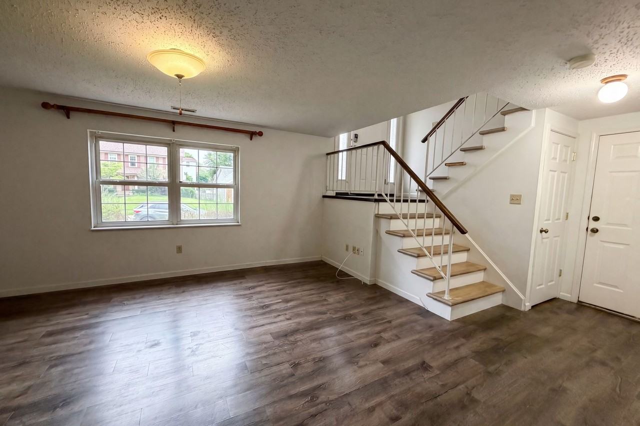 744 Eaglebrooke Dr #NA - Photo 3 of 17