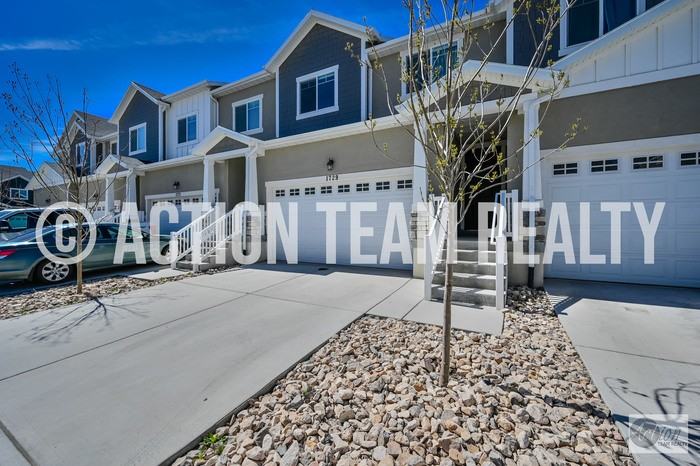 1729 N 3720 W - Photo 4 of 35