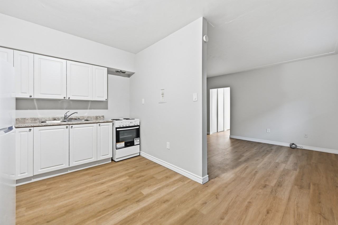 Helen Manor Apartments - Photo 6 of 16