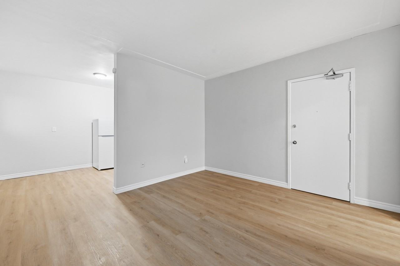 Helen Manor Apartments - Photo 7 of 16