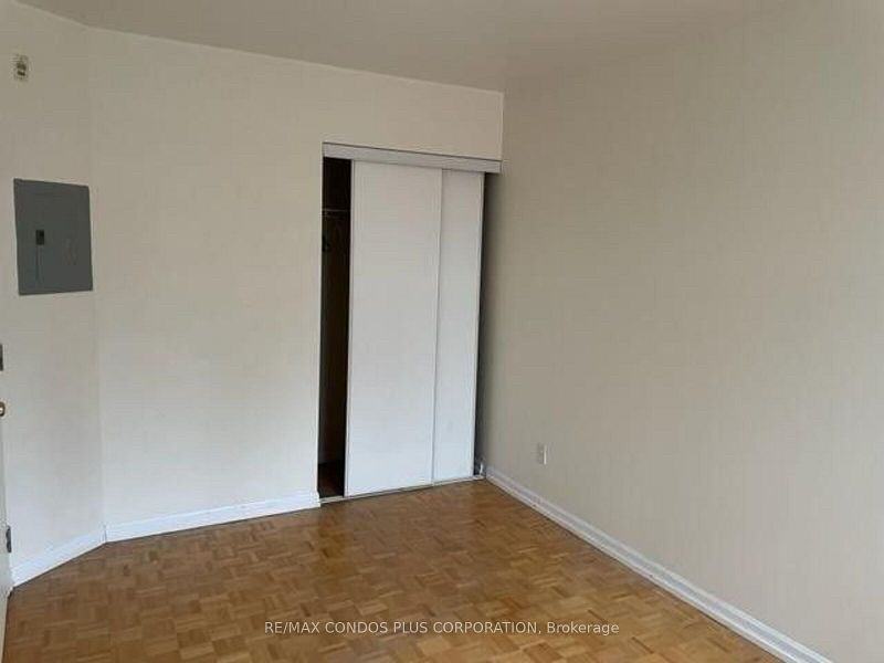 126 Dundas St E - Photo 3 of 9