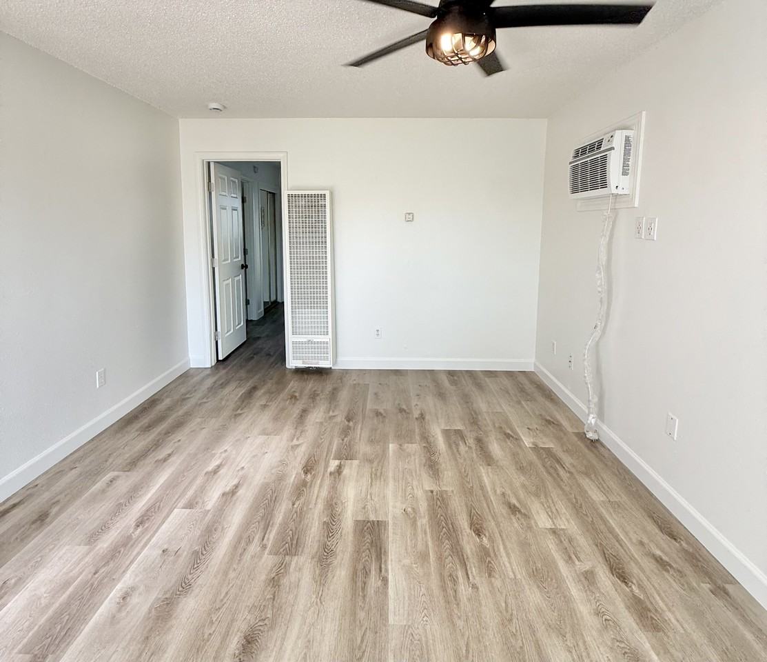 4555 Davis St #2 - Photo 3 of 10