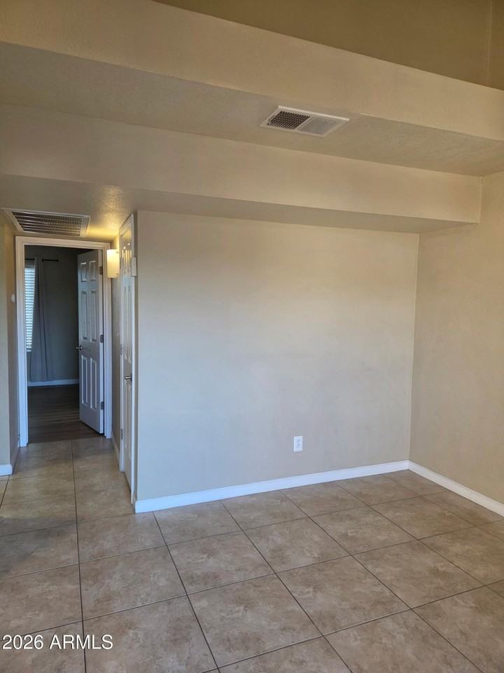 1241 N 48th St #201 - Photo 5 of 12