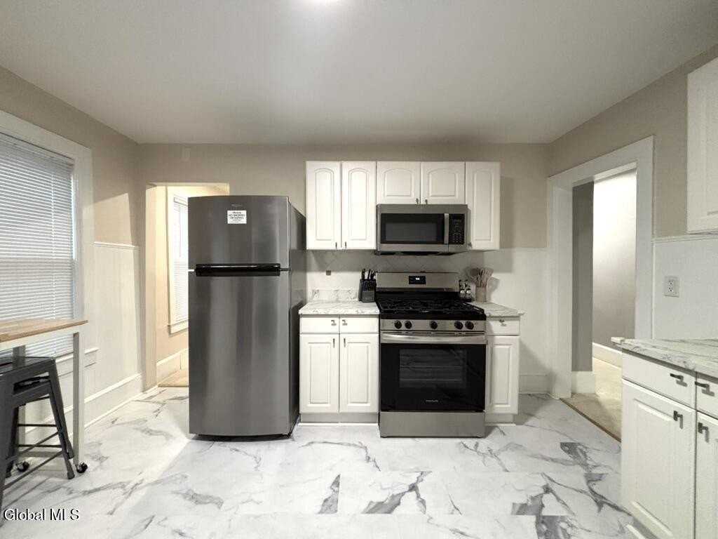 130 Woodlawn Ave #2 - Photo 6 of 22