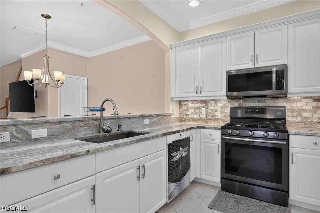 3241 Cottonwood Bnd #101 - Photo 4 of 37