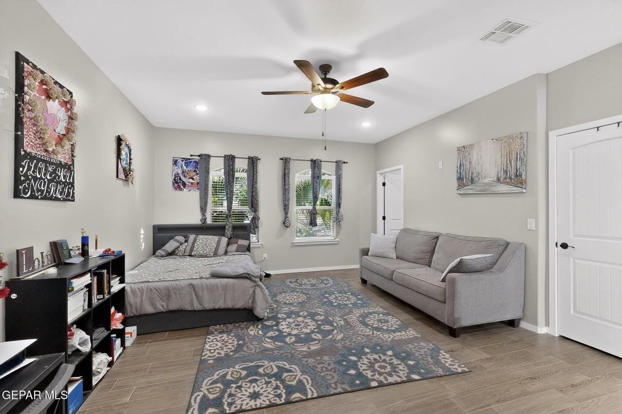 14717 Charles Foster Ave - Photo 5 of 39