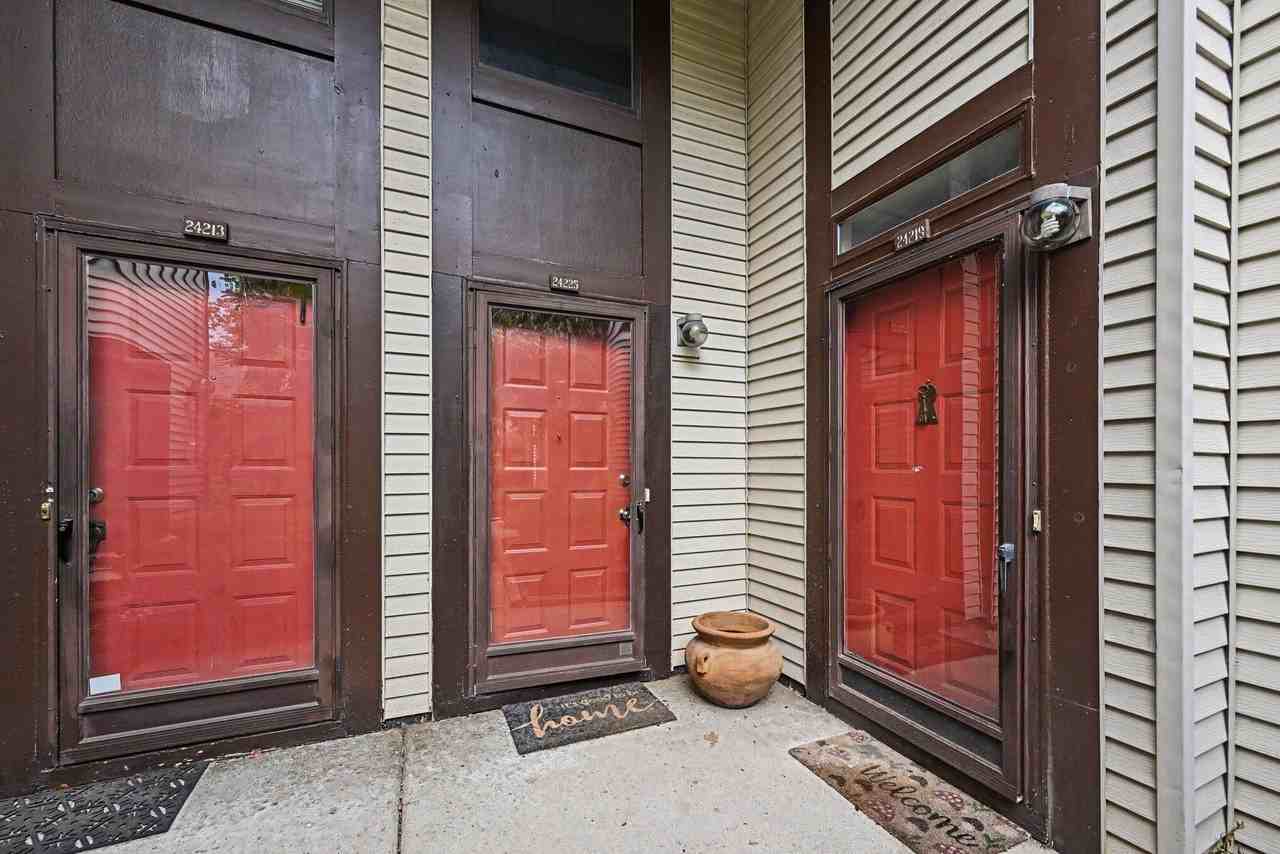 24225 Evergreen Rd - Photo 2 of 28