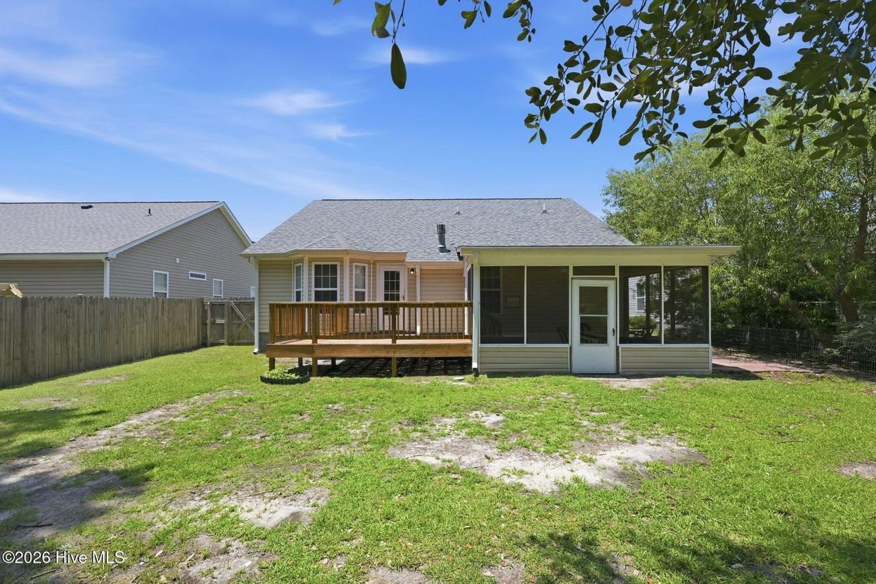 106 Lakeside Green Dr - Photo 2 of 41