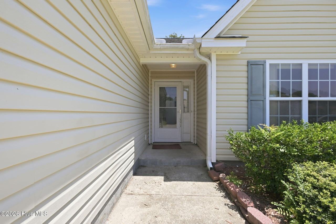 106 Lakeside Green Dr - Photo 3 of 41