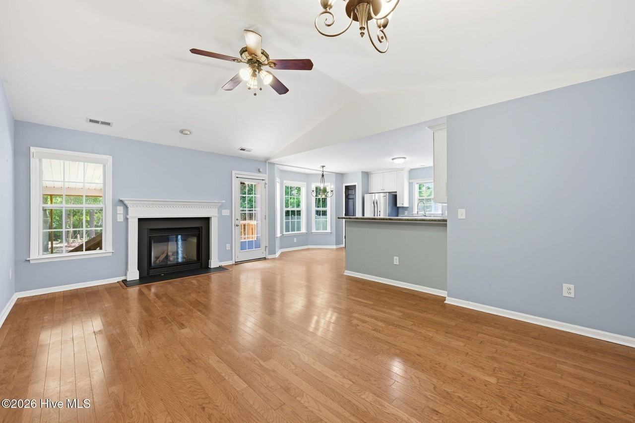 106 Lakeside Green Dr - Photo 5 of 41