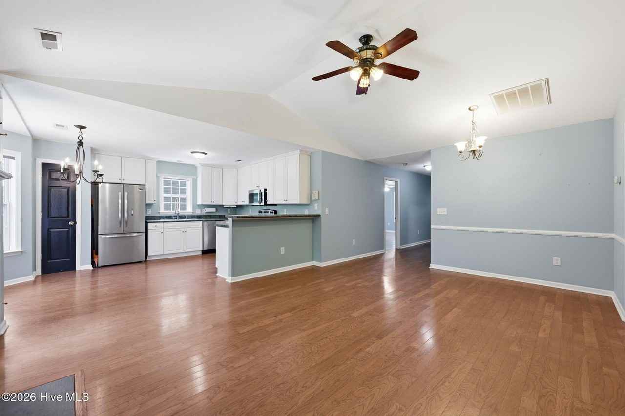106 Lakeside Green Dr - Photo 7 of 41