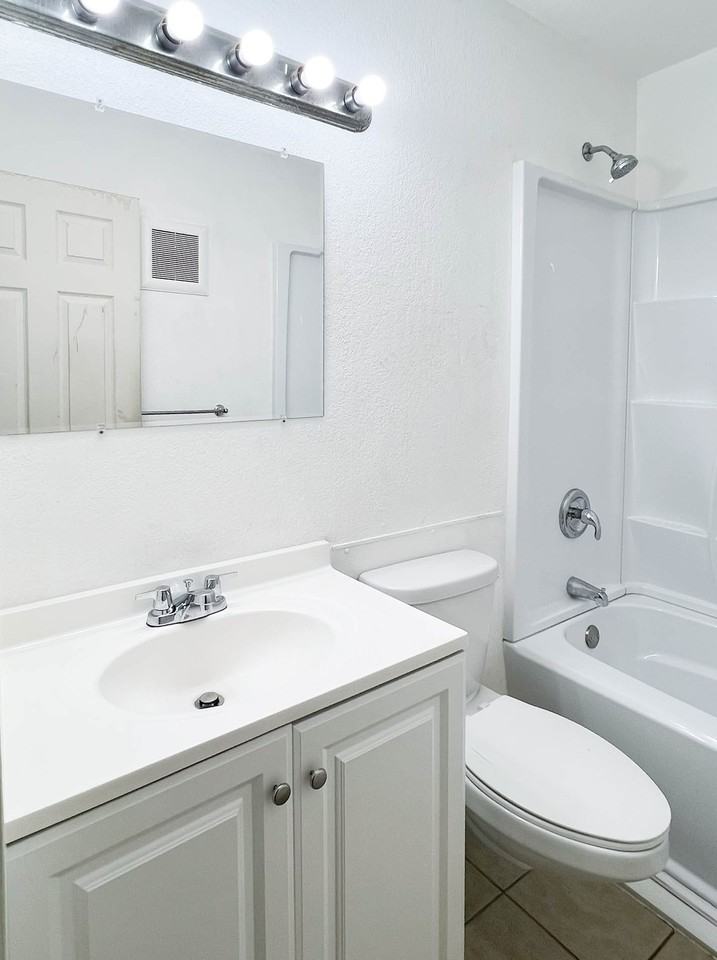 1025 E 10th Ave #11 - Photo 7 of 12