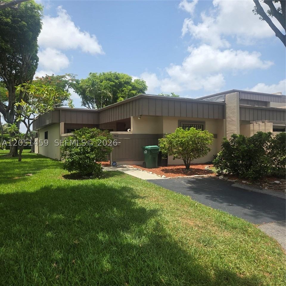 7412 Sw 105th Pl #0 - Photo 3 of 19
