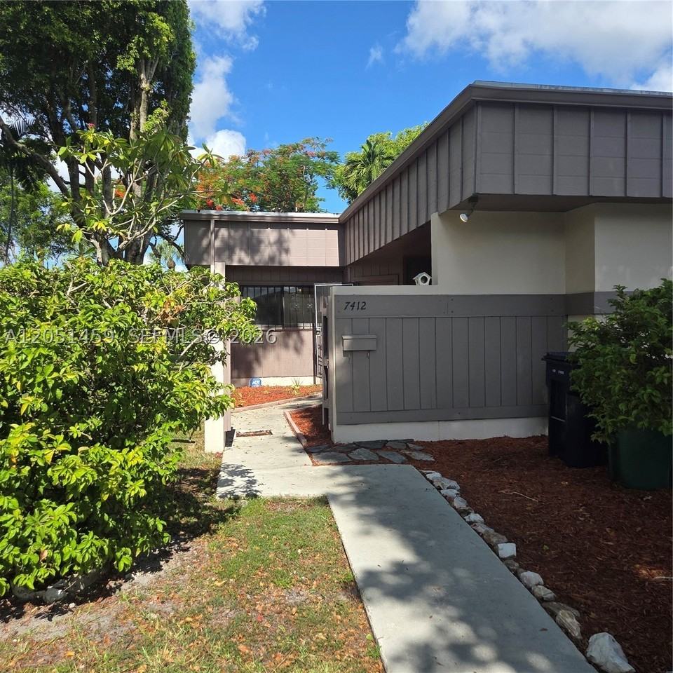 7412 Sw 105th Pl #0 - Photo 4 of 19