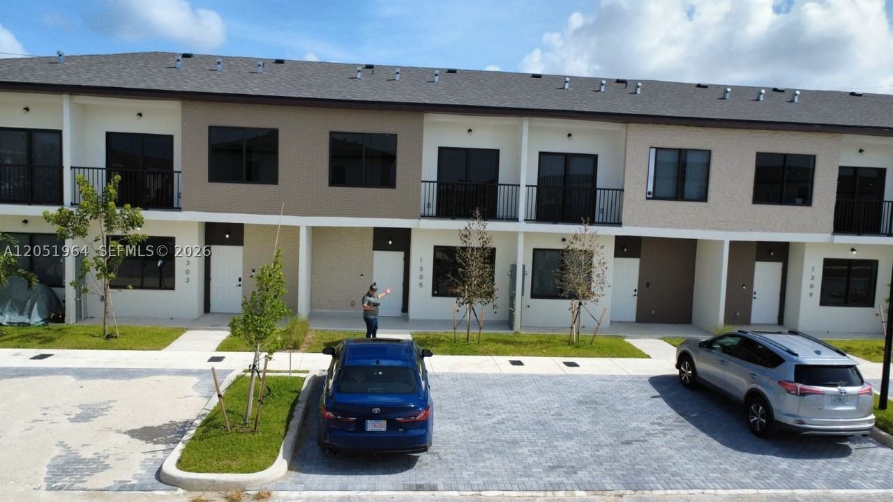 1305 Nw 4th Ter - Photo 2 of 21