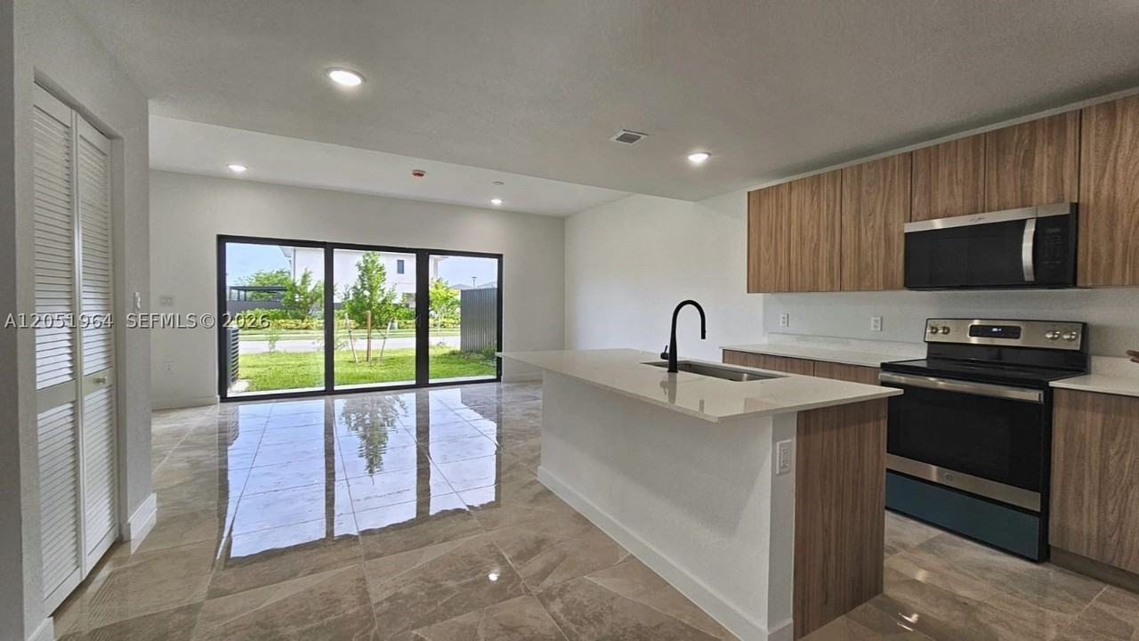 1305 Nw 4th Ter - Photo 5 of 21