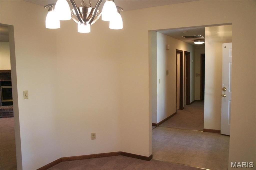 1631 Thunderbird Ln - Photo 5 of 30