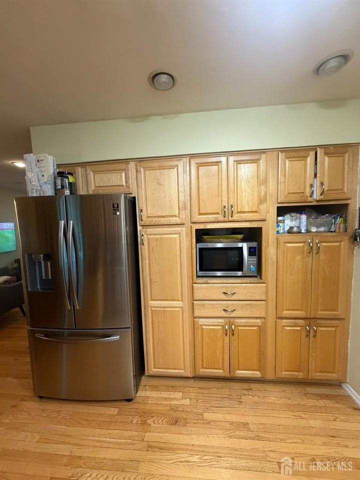 652 Holly Ln - Photo 5 of 38