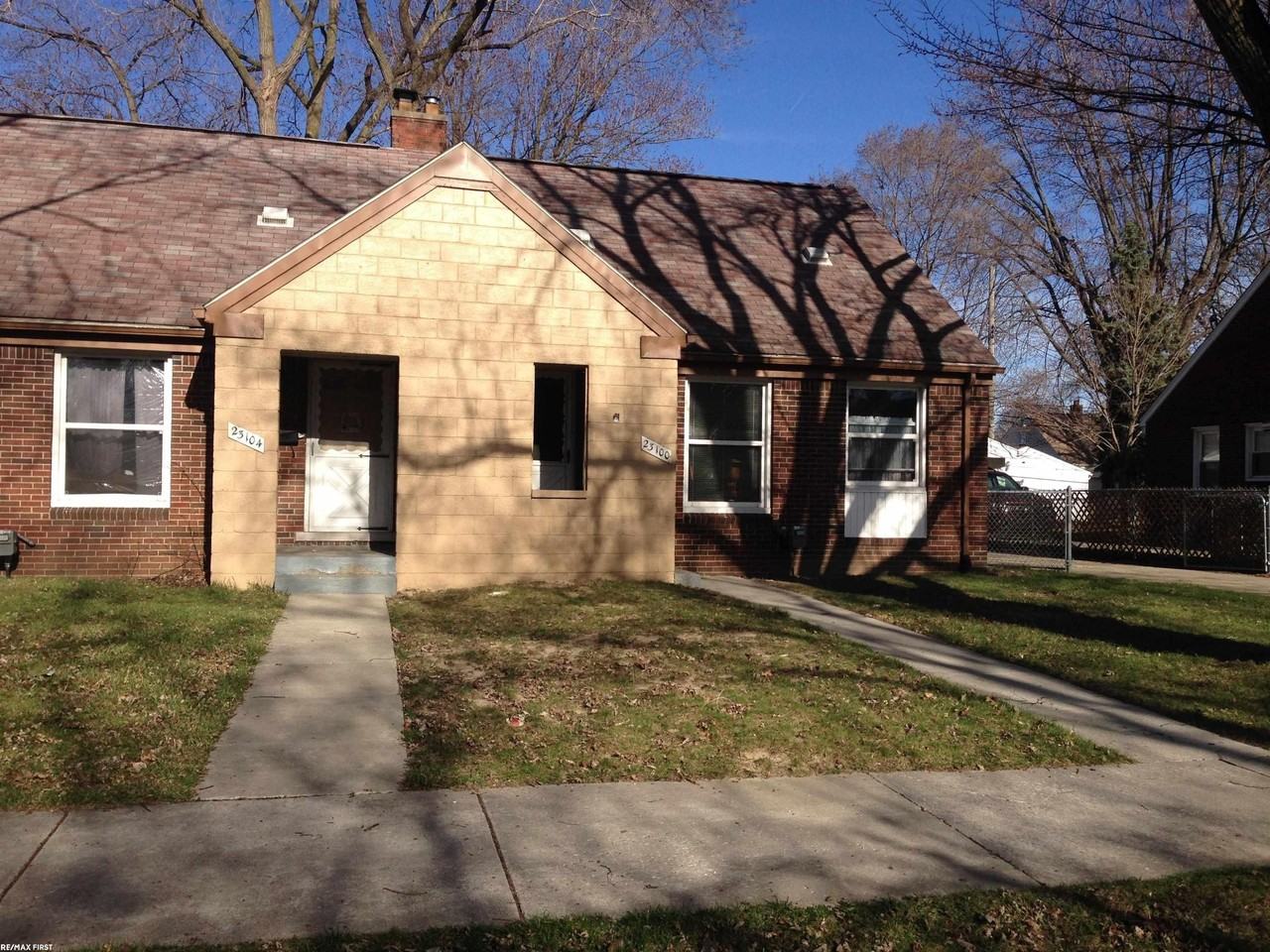 23104 Brittany Ave - Photo 2 of 12