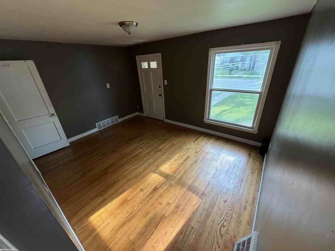 23104 Brittany Ave - Photo 3 of 12