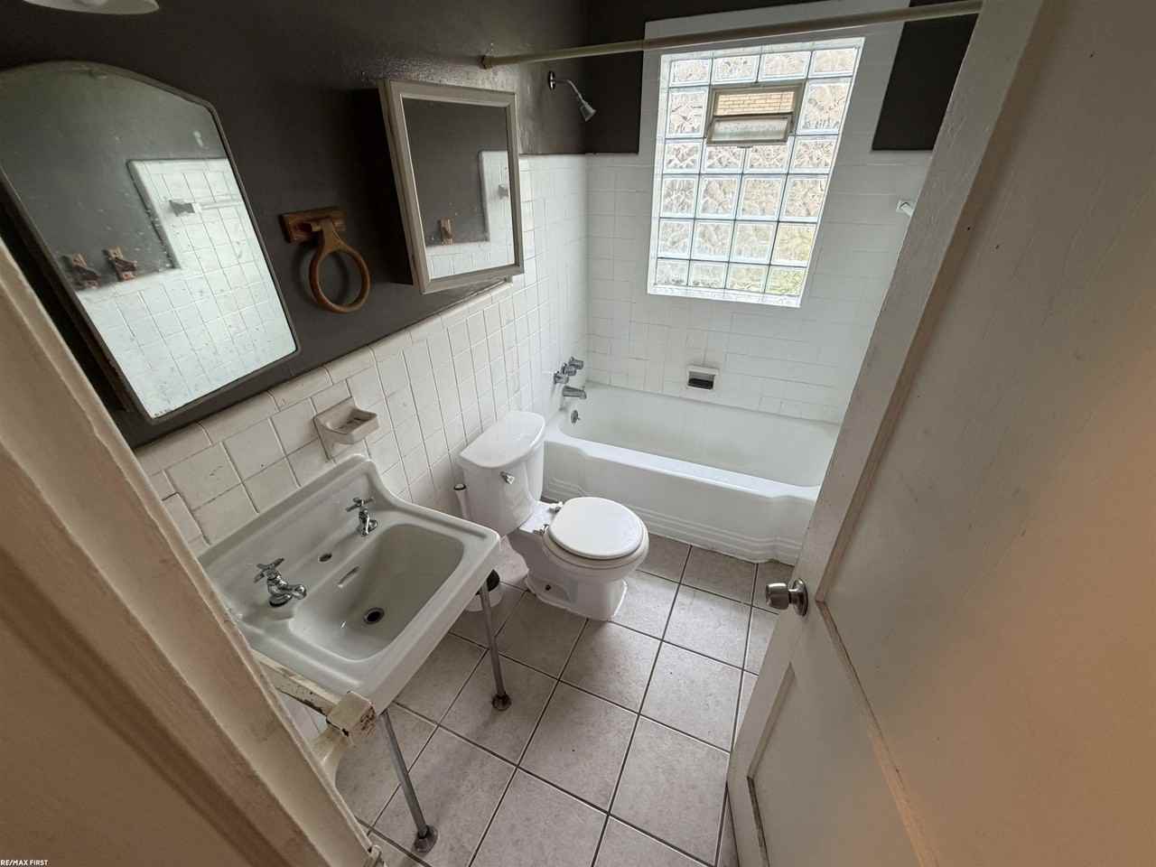 23104 Brittany Ave - Photo 5 of 12