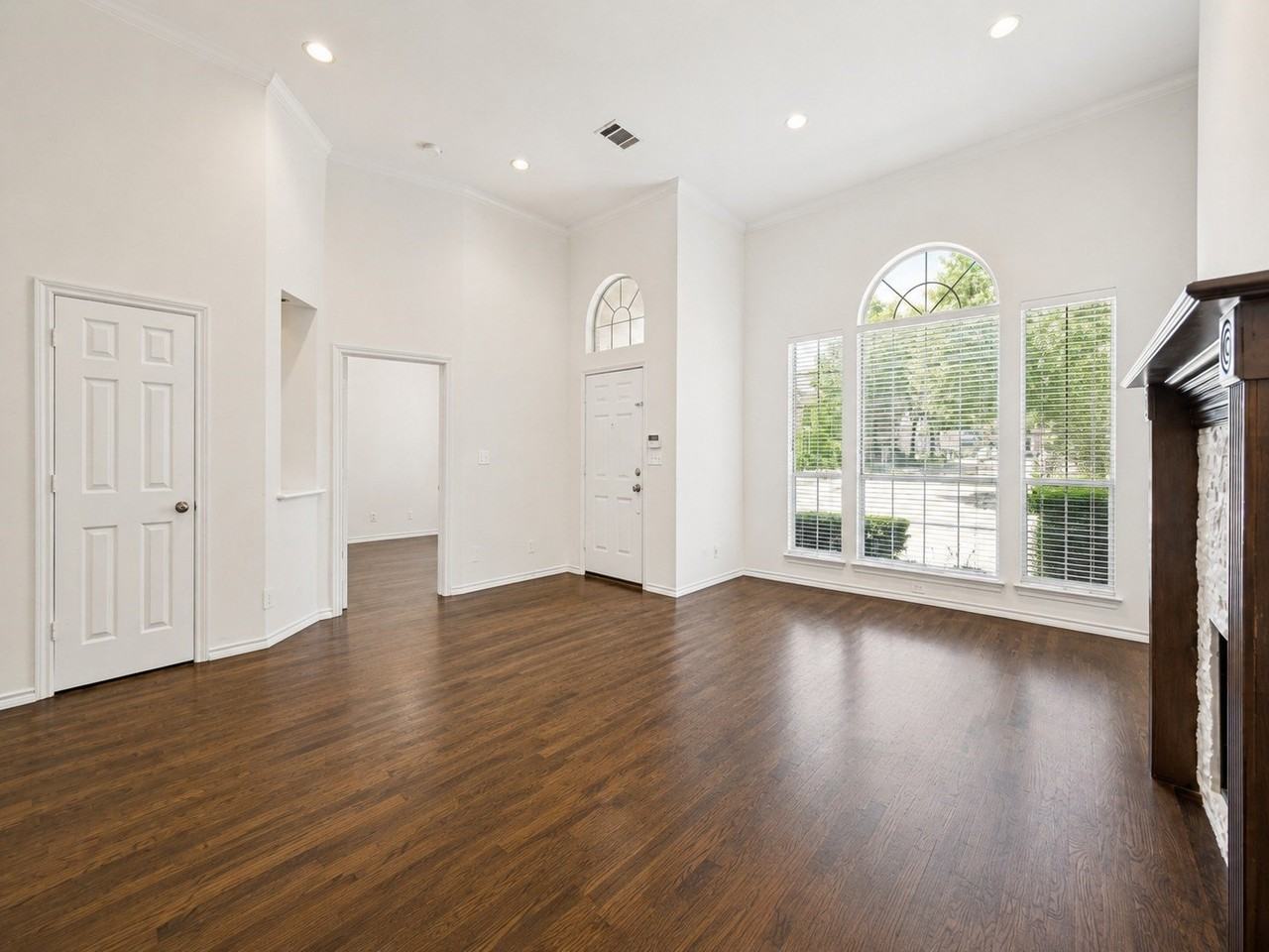 6072 Thursby Ave - Photo 2 of 30