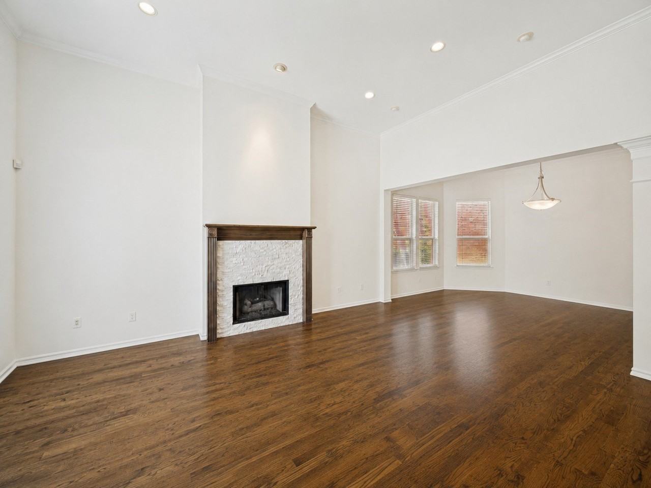 6072 Thursby Ave - Photo 4 of 30