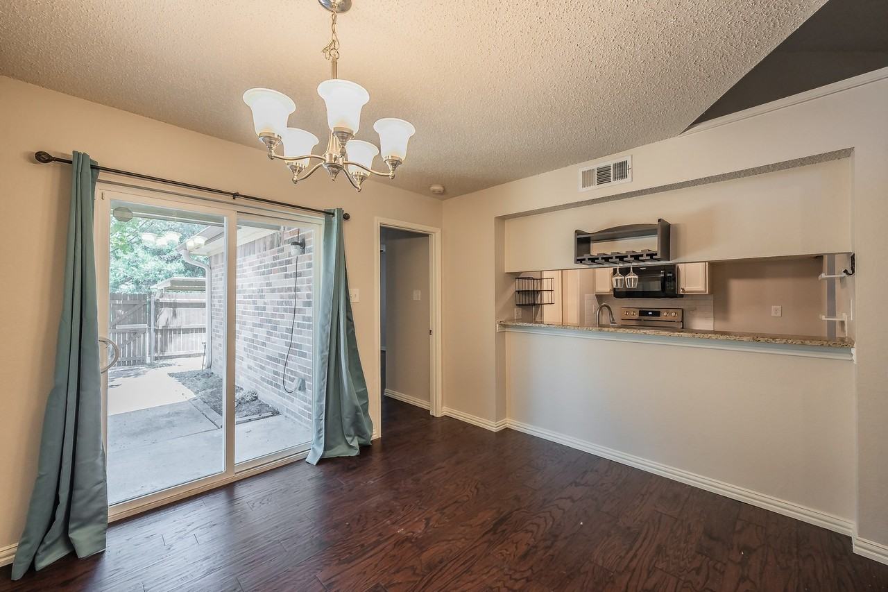 6402 Valleybrooke Ct - Photo 5 of 38