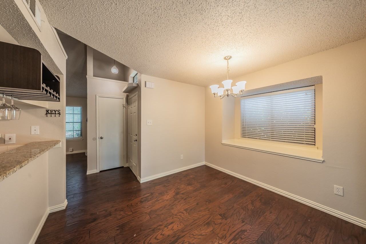 6402 Valleybrooke Ct - Photo 6 of 38