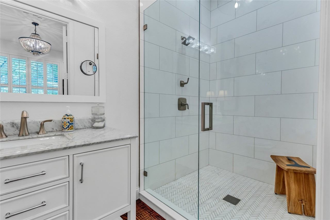 5744 Robbie Rd - Photo 6 of 32