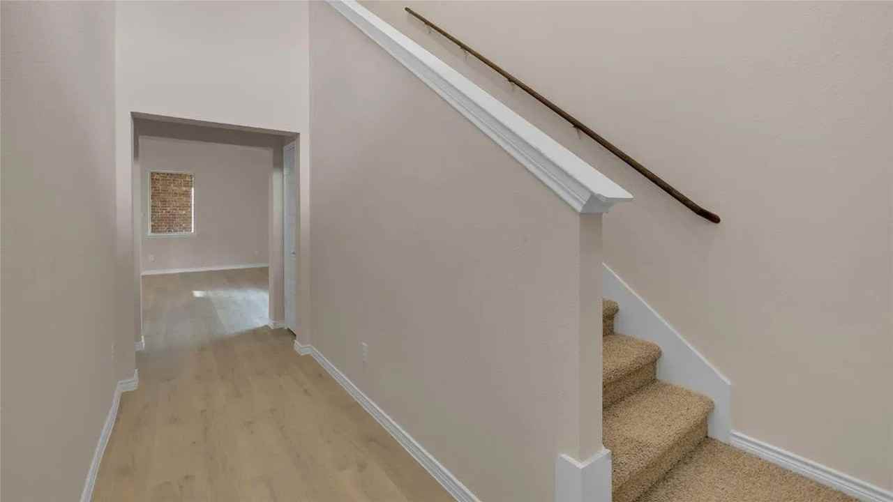 9204 Cessna Ave - Photo 2 of 21