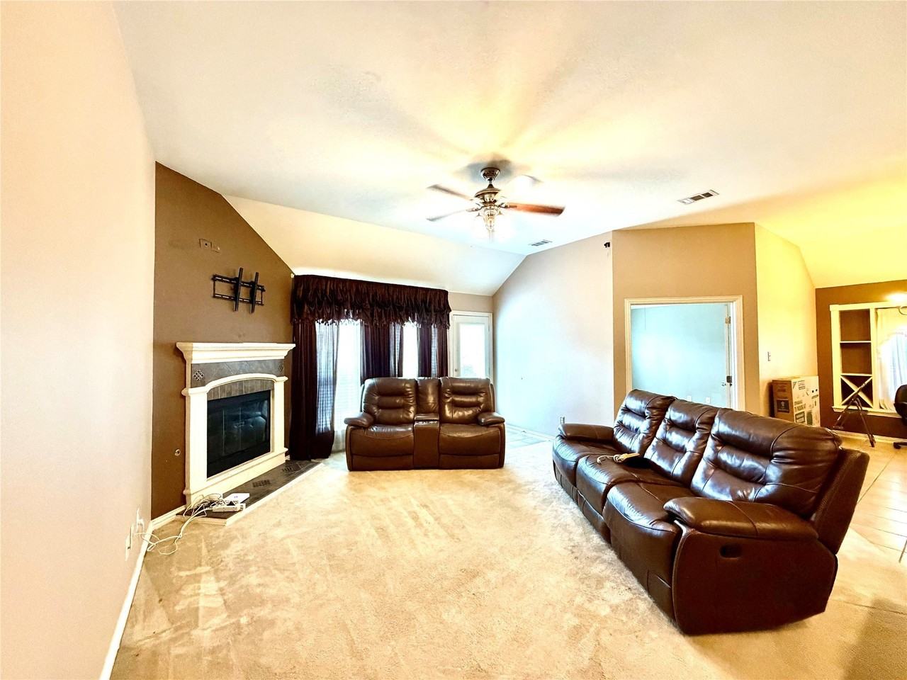 2102 Central Park Dr - Photo 5 of 26