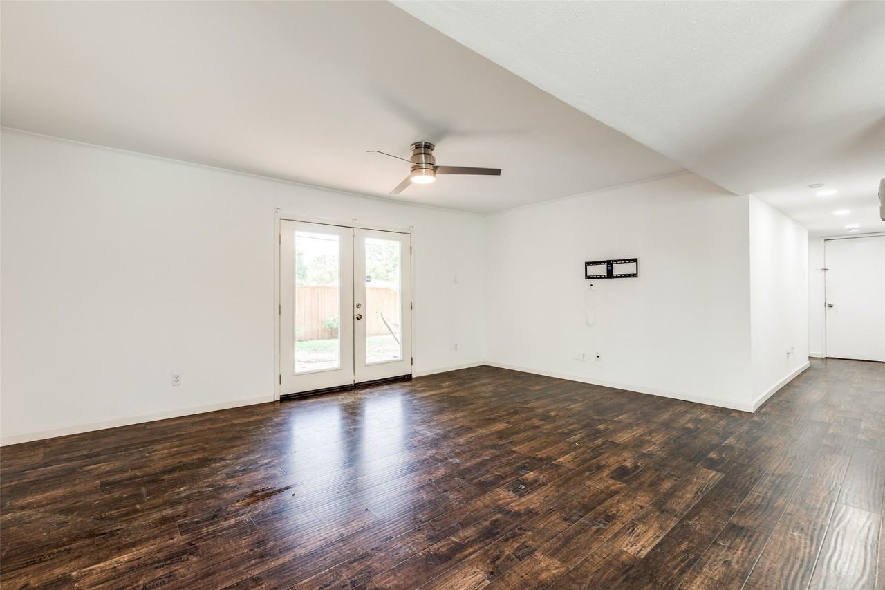 1300 Pioneer Ln - Photo 5 of 24