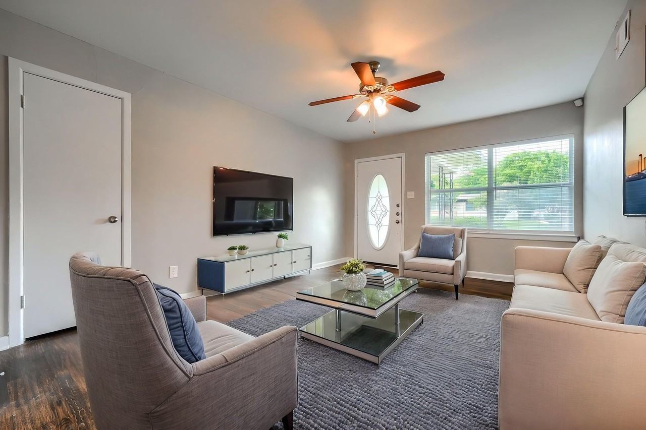 10628 Benbrook Dr - Photo 2 of 35
