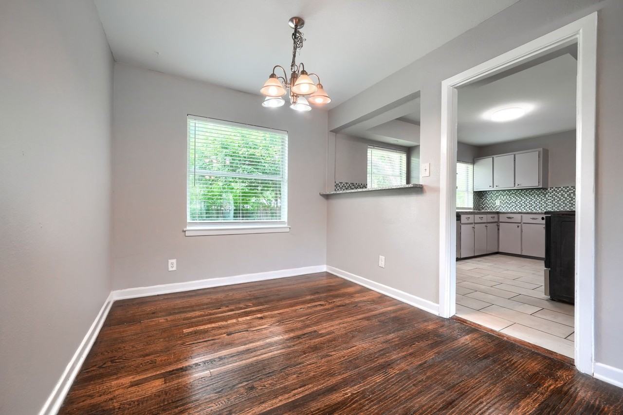 10628 Benbrook Dr - Photo 5 of 35