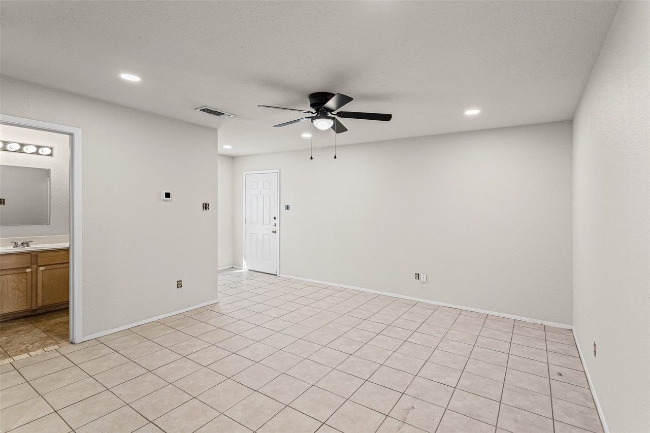 2720 James Rd - Photo 2 of 26