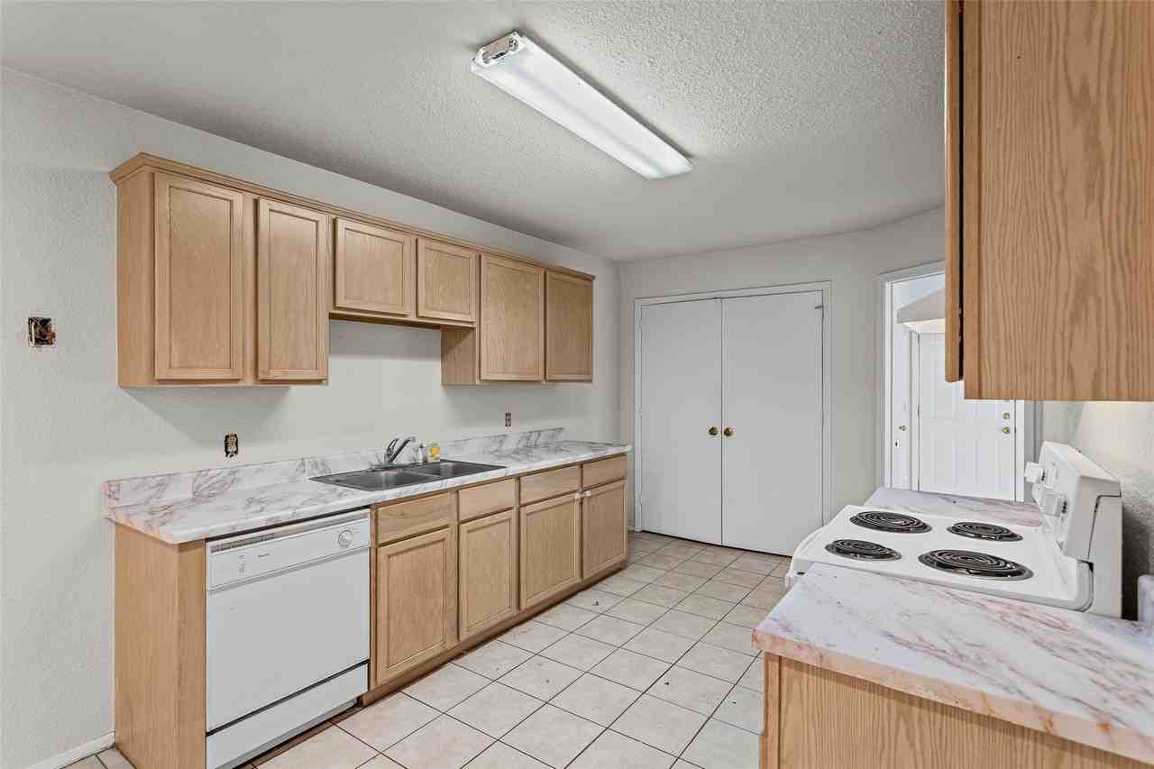 2720 James Rd - Photo 5 of 26