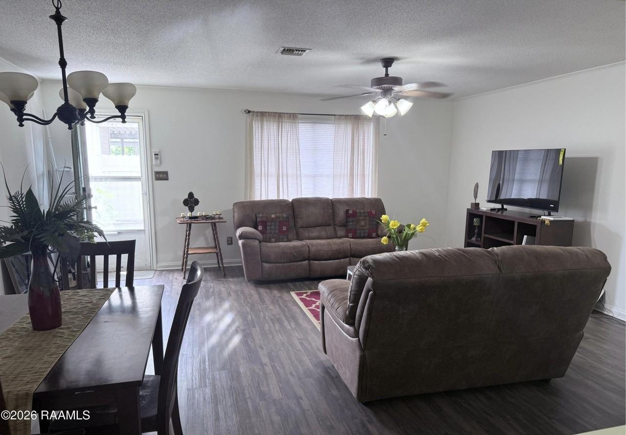 106 Molasses Row - Photo 3 of 7