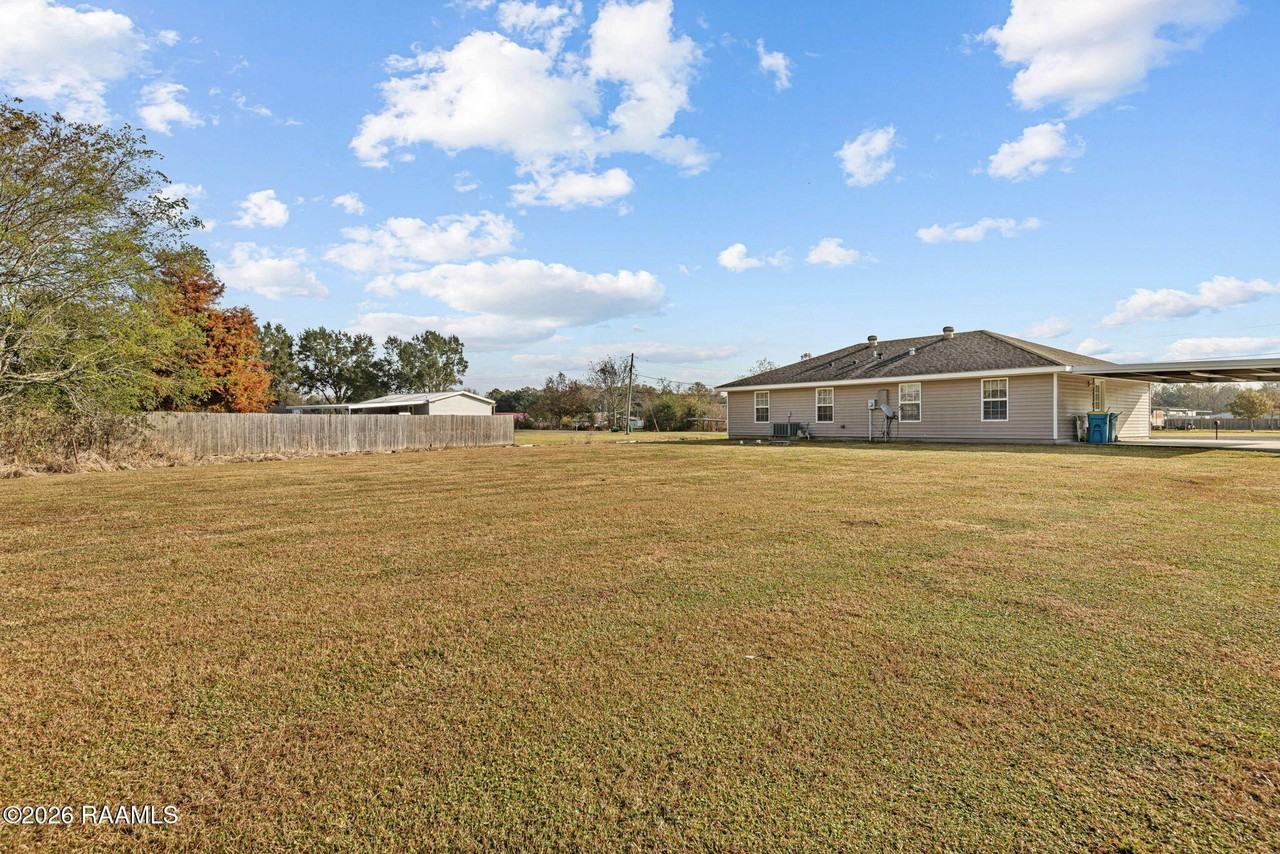 1026 Carmen Dr - Photo 3 of 24