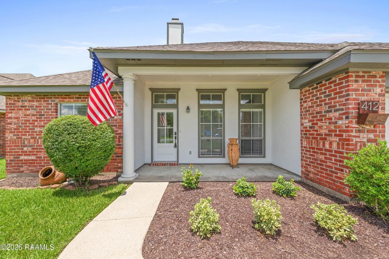 412 Crest Cir - Photo 2 of 34