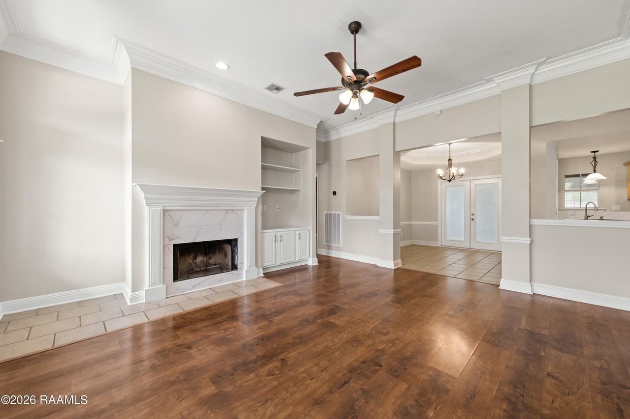 412 Crest Cir - Photo 3 of 34